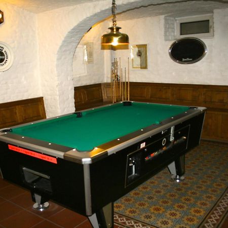 Hotel Am Schloss Borbeck Есен Екстериор снимка